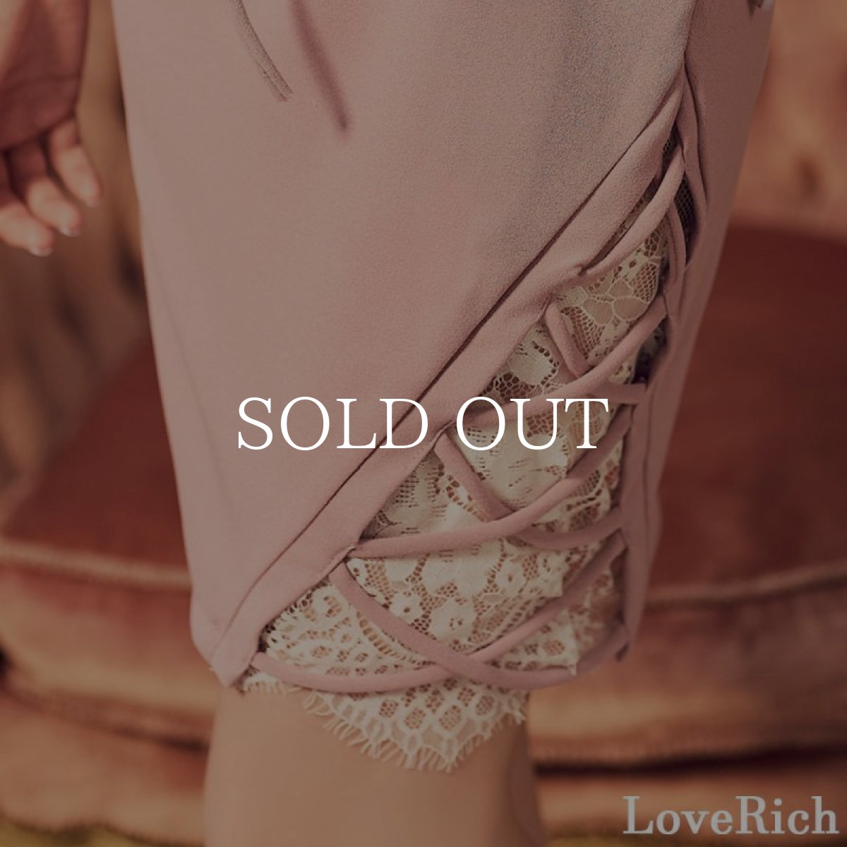 画像11: 残りわずか！【SALE30％OFF】【SMLサイズ＆新色追加】 フリル レースアップ クロスデザイン 谷間魅せ ボリュームスリーブ ミニドレス キャバドレス  (11)