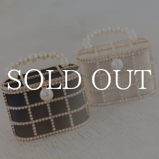 ロラライハリス♡ベージュサテン♡一面シルバーライン刺繍のサコッシュ♡ストーン付き ロラライハリス♡ベージュサテン♡刺繍のサコッシュ♡一面