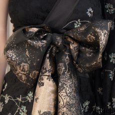 画像12: 【高級ライン】【2カラー/2点セット】ワンショル アシンメトリー 花柄 レース ロングinミニスカート 豪華 帯 花魁 着物 ドレス コスプレ ハロウィン キャバドレス (12)